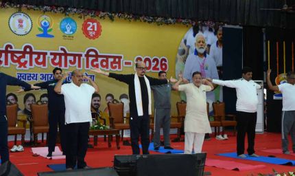 योग को जीवनशैली में शामिल करें, स्वस्थ और संतुलित जीवन की ओर बढ़ें: राज्यपाल रमन डेका