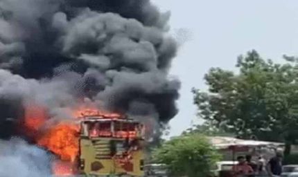 लुधियाना में चलती बस में लगी भीषण आग, 80 यात्रियों में मची चीख-पुकार