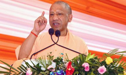सीएम के हाथों चाबी, प्रमाण पत्र व चेक पाकर खिल उठे चेहरे