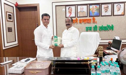 महिला सशक्तिकरण की मिसाल: उप मुख्यमंत्री अरुण साव को भेंट किया गया महिला समूहों का विशेष चावल