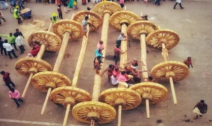 पुरी रथयात्रा 2026: रथ निर्माण कार्य ने पकड़ी रफ्तार, मूर्तिकारों की अद्भुत कलाकारी ने मोहा मन