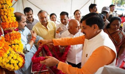 मुख्यमंत्री डॉ. यादव ने डॉ. श्यामा प्रसाद मुखर्जी के बलिदान दिवस पर उनकी प्रतिमा पर पुष्पांजलि अर्पित कर श्रद्धांजलि दी