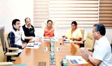 उप मुख्यमंत्री  शुक्ल की अध्यक्षता में मेगा स्वास्थ्य सेवा अधोसंरचना प्रोत्साहन नीति-2026 के प्रारूप पर मंत्रिपरिषद समिति ने किया विमर्श