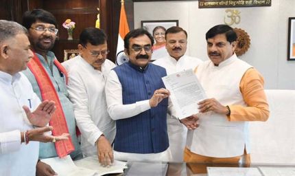 जबलपुर एयरपोर्ट का नाम वीरांगना रानी दुर्गावती के नाम पर रखने का प्रस्ताव, मंत्री राकेश सिंह ने मुख्यमंत्री को सौंपा पत्र
