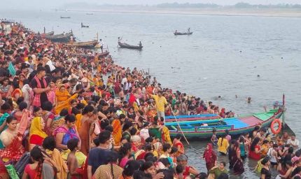 बक्सर में आर्द्रा स्नान पर उमड़ा आस्था का सैलाब, 20 हजार श्रद्धालुओं ने गंगा में लगाई डुबकी
