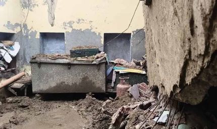 गुरदासपुर में आधी रात भरभराकर गिरी छत, बेटे ने 90 वर्षीय मां को बाहर निकालकर बचाई जान