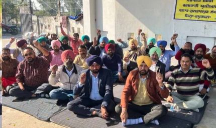 Punjab सरकार का बड़ा एक्शन, हड़ताल पर बैठे कर्मचारियों के लिए जारी किए सख्त आदेश
