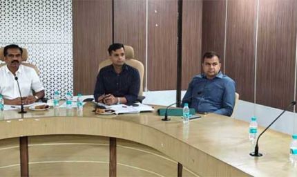 परिवहन सचिव ने बस संचालकों और अधिकृत वेंडरों के साथ की समीक्षा बैठक
