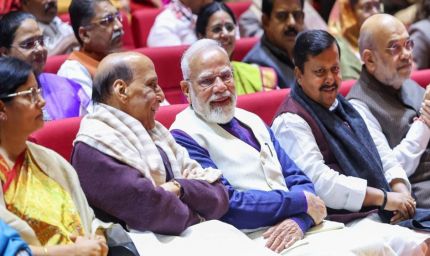 Modi Cabinet Reshuffle: जल्द हो सकता है बड़ा फेरबदल, TMC-शिवसेना के बागियों को मिल सकता है बड़ा इनाम!