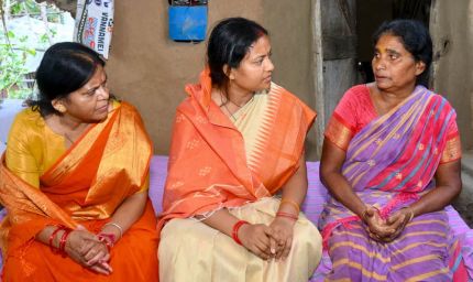 शहादत को नमन : मंत्री  लक्ष्मी राजवाड़े ने शहीद एएसआई रामू राम नाग के निवास पहुंचकर दी श्रद्धांजलि