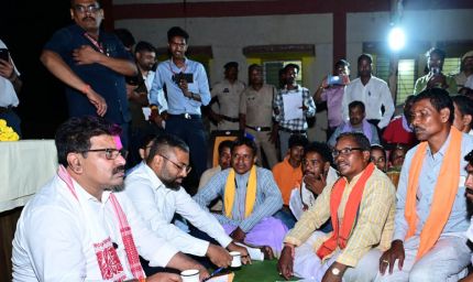 रायपुर : किसकोड़ो, जहां कभी लगती थी नक्सलियों की चौपाल, वहीं उप मुख्यमंत्री शर्मा ने लगाई जनचौपाल
