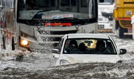 Mumbai Rain: भारी बारिश से मुंबई बेहाल, ट्रैफिक ठप, अंधेरी सबवे बंद और कई इलाकों में जलभराव