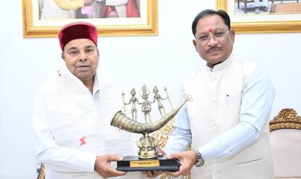 मुख्यमंत्री विष्णुदेव साय से कर्नाटक के राज्यपाल श्री थावरचंद गहलोत ने की सौजन्य भेंट
