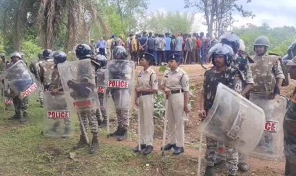 नारायणपुर में धर्मांतरित परिवारों को गांव छोड़ने का फरमान, घरों से बाहर फेंका सामान