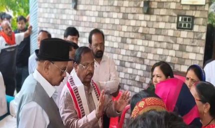 नौगई ट्रिपल मर्डर पीड़ितों से मिले विक्रमादित्य, आरोपियों के एनकाउंटर और संपत्ति कुर्की की मांग