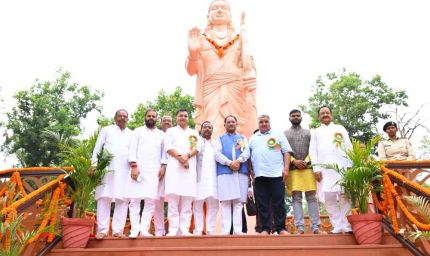 मातृशक्ति एवं प्रकृति के प्रति श्रद्धा का अनुपम संगम : मुख्यमंत्री  विष्णु देव साय ने "राम वाटिका" में किया रुद्राक्ष का पौधारोपण