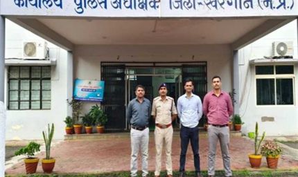 "सेफ क्लिक 2.0" अभियान में जागरूकता के साथ राहत भी दे रही मध्यप्रदेश पुलिस