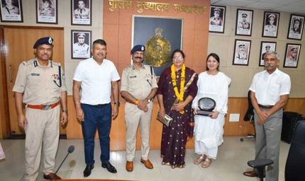 पुलिस मुख्यालय परिवार द्वारा 11 सेवानिवृत्‍त कर्मचारियों को दी गई भावभीनी विदाई