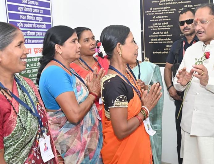 गाँव के द्वार पहुँची डिजिटल सरकार : बड़ेकनेरा का ‘सेवा सेतु’ मॉडल बना ग्रामीण सुशासन की नई मिसाल - मुख्यमंत्री विष्णुदेव साय