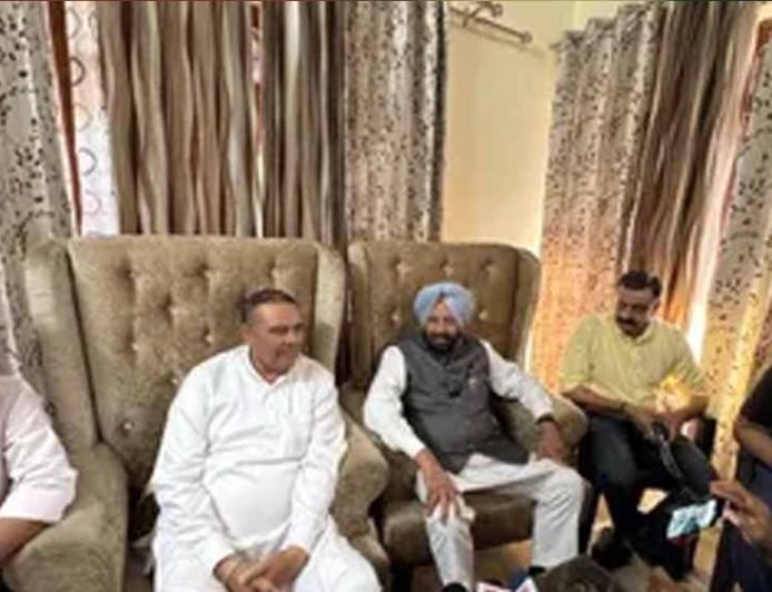ढिल्लों के पदभार समारोह से निकले चुनावी संकेत, जाखड़ ने जाति-धर्म की राजनीति पर साधा निशाना