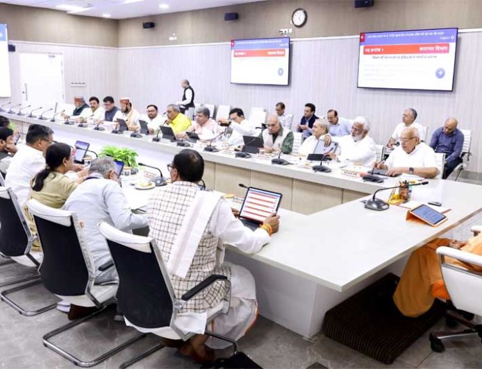 योगी सरकार की महत्वपूर्ण पहल, रसोइयों और विद्यालयी कर्मियों को मिलेगी कैशलेस चिकित्सा सुविधा