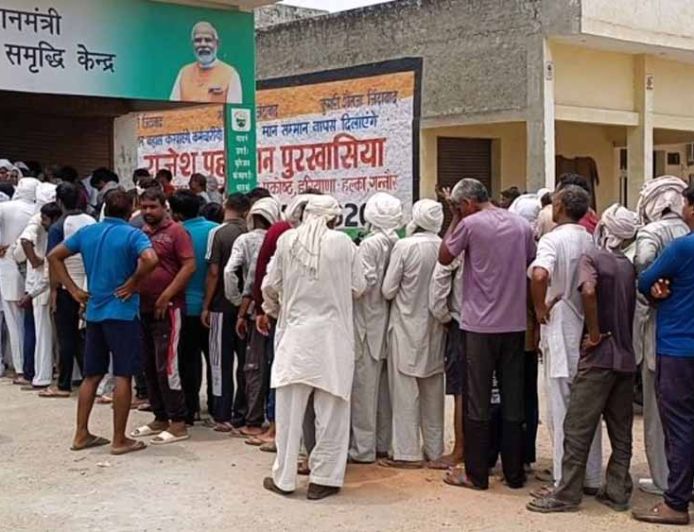 हरियाणा में आधार सत्यापन के बाद ही मिलेगा खाद, पश्चिम एशिया संकट के बीच सरकार का बड़ा फैसला