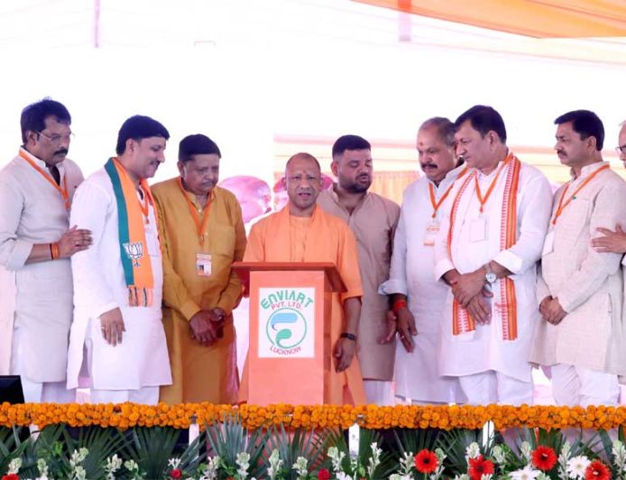 किसी ने उत्सव के रंग में भंग डाला तो वर्तमान के साथ भविष्य भी स्वाहा हो जाएगा: मुख्यमंत्री