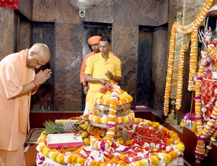 मुख्यमंत्री ने किए मां पाटेश्वरी के दर्शन