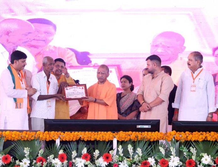 पीएम सूर्य घर योजना के अंतर्गत सोलर दीदियों को नियुक्ति पत्र एवं प्रशिक्षण प्रमाणपत्र वितरित