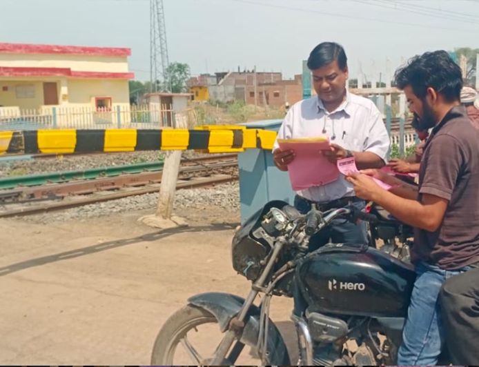 अंतर्राष्ट्रीय समपार फाटक जागरूकता सप्ताह के तीसरे दिन भोपाल मंडल में सुरक्षा जागरूकता अभियान रहा जारी