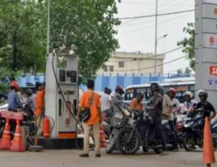 डब्बों में पेट्रोल-डीजल बेचने वालों पर कसेगा शिकंजा, छत्तीसगढ़ सरकार का बड़ा फैसला