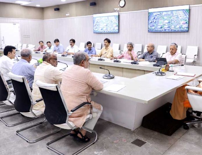 योगी सरकार तीन तलाक और एसिड पीड़िताओं को देगी आवास योजना का लाभ