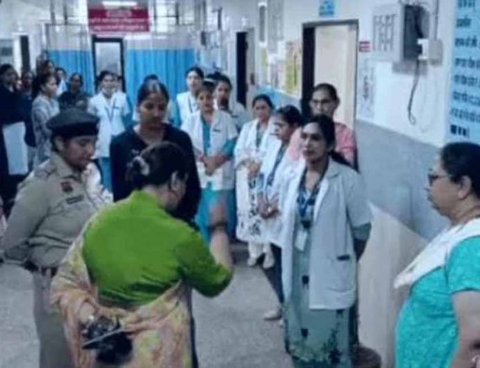 'बिना तथ्यों के नर्सिंग स्टाफ पर आरोप गलत', रेणू भाटिया के खिलाफ सिरसा में स्वास्थ्य कर्मियों का प्रदर्शन