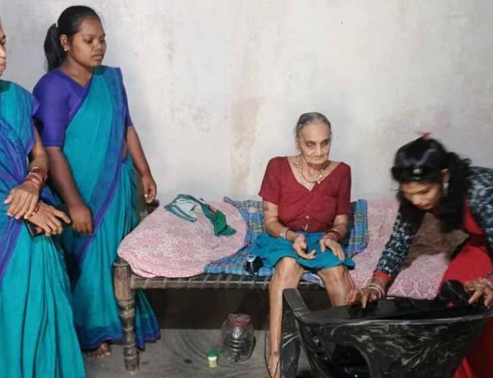 महतारी वंदन योजना की ई-केवाईसी में रायगढ़ नंबर-1, घर-घर पहुंचकर किया जा रहा सत्यापन