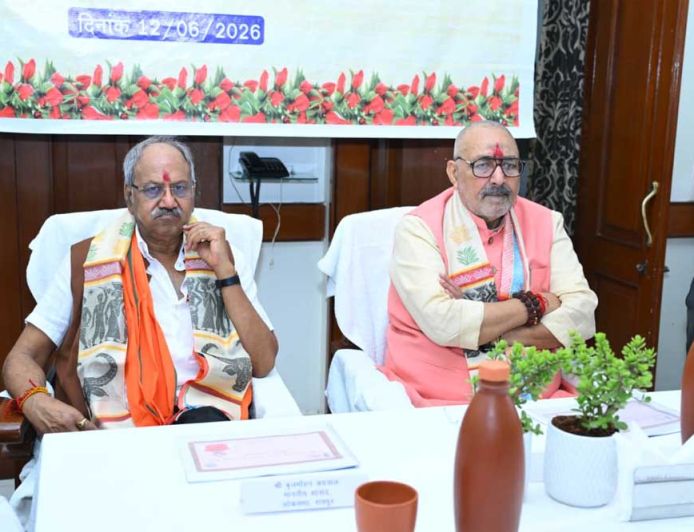 रेशम, खादी और हथकरघा क्षेत्र को नई दिशा: केंद्रीय वस्त्र मंत्री गिरिराज सिंह ने दिए महत्वपूर्ण निर्देश