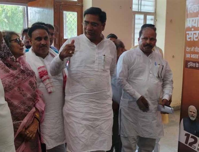 अलवर में विकास प्रदर्शनी का अवलोकन, मंत्री किरोड़ी लाल मीना ने गिनाईं उपलब्धियां