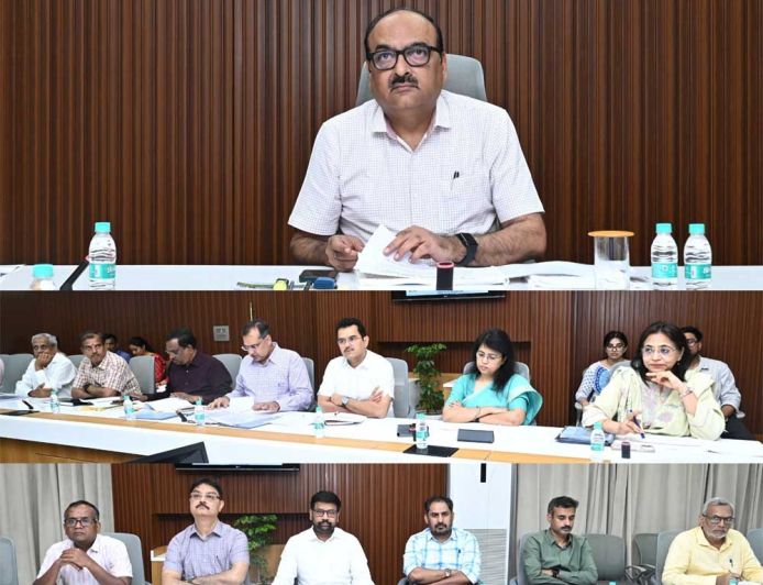 छत्तीसगढ़ में पीएमजीएसवाई की उच्च स्तरीय समीक्षा, ग्रामीण सड़कों के निर्माण में तेजी लाने के निर्देश