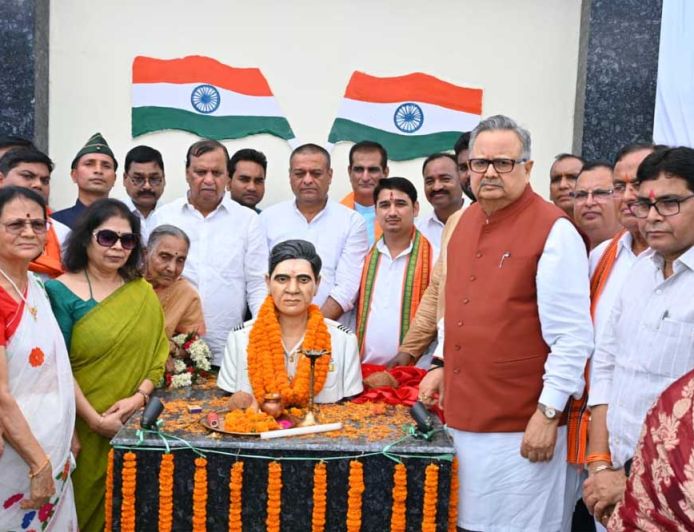 भाटापारा में गौरव का दिन, विधानसभा अध्यक्ष डॉ. रमन सिंह ने किया छत्तीसगढ़ महतारी और शहीद खोण्डे की प्रतिमा का अनावरण