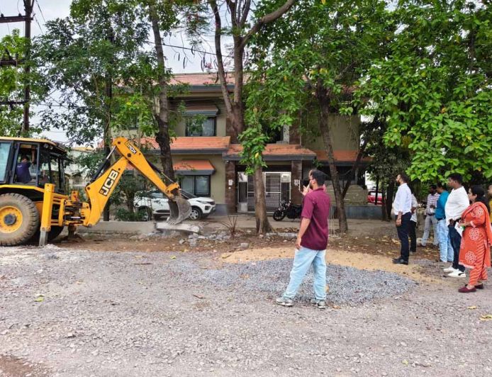 सेजबहार फेस-1 में अवैध निर्माण पर कार्रवाई, मंडल ने हटाया अतिक्रमण