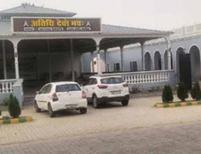 फतेहाबाद के गांवों में चौपालें हुईं हाईटेक, एसी और इंटरनेट की सुविधा
