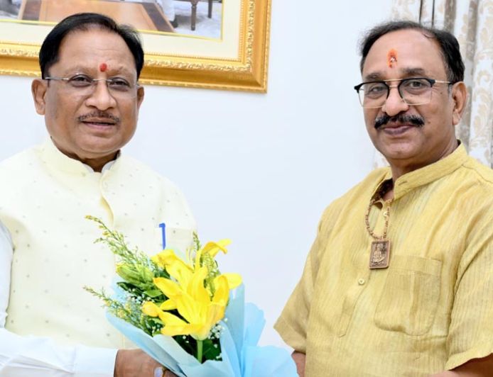 मुख्यमंत्री से छत्तीसगढ़ योग आयोग के नवनियुक्त अध्यक्ष संजय अग्रवाल ने की सौजन्य मुलाकात