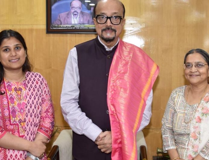 राज्यपाल डेका से सुप्रीम कोर्ट में छत्तीसगढ़ की स्टैंडिंग काउंसिल सुजैन ने की सौजन्य भेंट