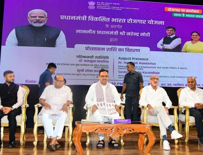 पीएम मोदी ने विकसित भारत रोजगार योजना के तहत 15 लाख युवाओं को दिया लाभ, 2400 करोड़ की प्रोत्साहन राशि जारी