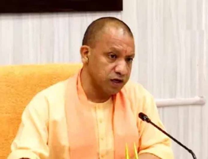 झांसी में सीएम योगी की समीक्षा बैठक: कानून-व्यवस्था और विकास कार्यों पर सख्त निर्देश