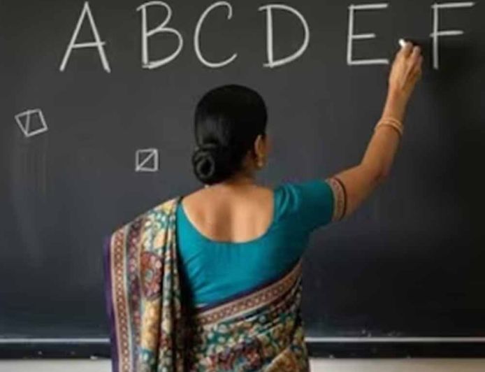 MP में शिक्षकों के तबादलों में ई-अटेंडेंस बनी बाधा, 90% स्कूलों के पद पोर्टल पर ‘रिजर्व’