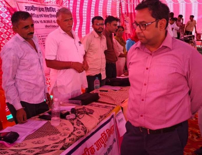 बाड़मेर में ग्रामीण सेवा शिविर का निरीक्षण, रोहित गुप्ता ने लाभार्थियों को दिए प्रमाण पत्र