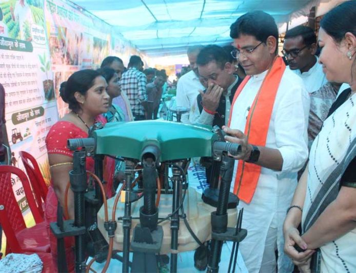 सारंगढ़ की सुनीता पटेल ऐसे बनीं 'लखपति ड्रोन दीदी'
