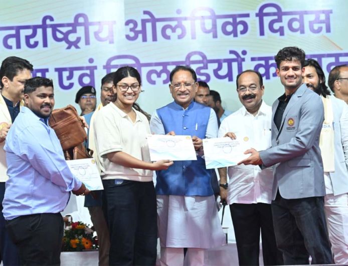 मुख्यमंत्री  विष्णुदेव साय ने खिलाड़ियों का बढ़ाया उत्साह: 2036 पौधों के रोपण से ओलंपिक मेजबानी के संकल्प को दी नई ऊर्जा