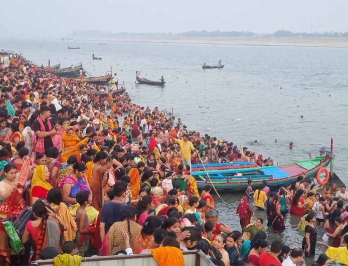 बक्सर में आर्द्रा स्नान पर उमड़ा आस्था का सैलाब, 20 हजार श्रद्धालुओं ने गंगा में लगाई डुबकी