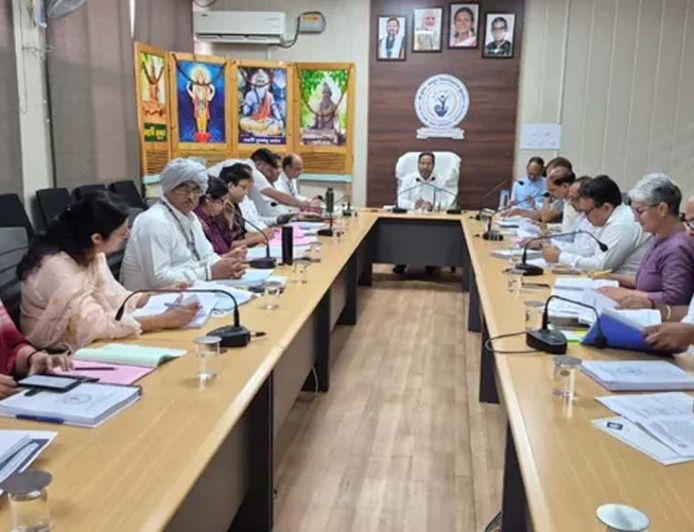 कुरुक्षेत्र आयुष विश्वविद्यालय में बड़ा फैसला, योग और नेचुरोपैथी के नए कोर्स को मिली मंजूरी